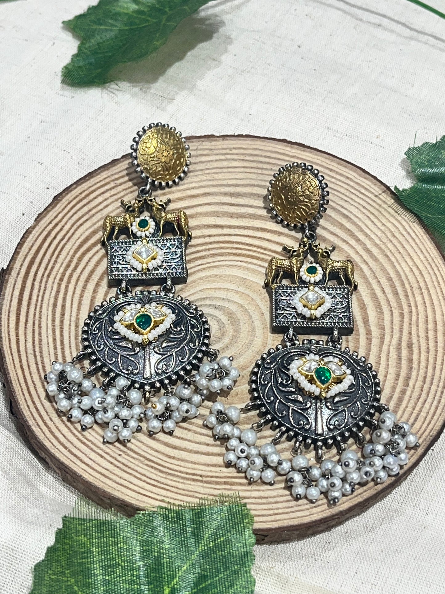 Long beautifull earing with green stone