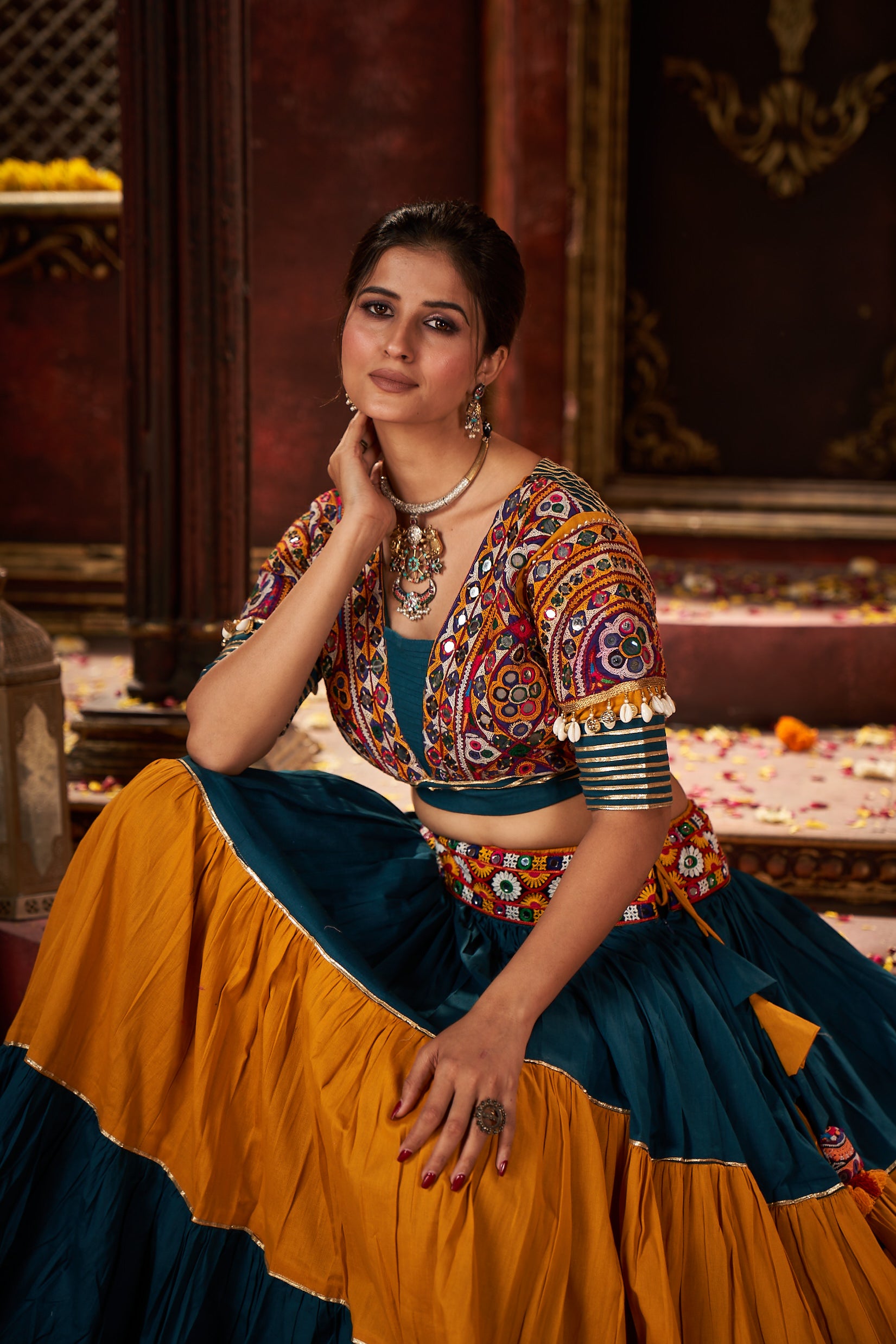 Rangoli Radiance Gamthi Set – THE D ROOM