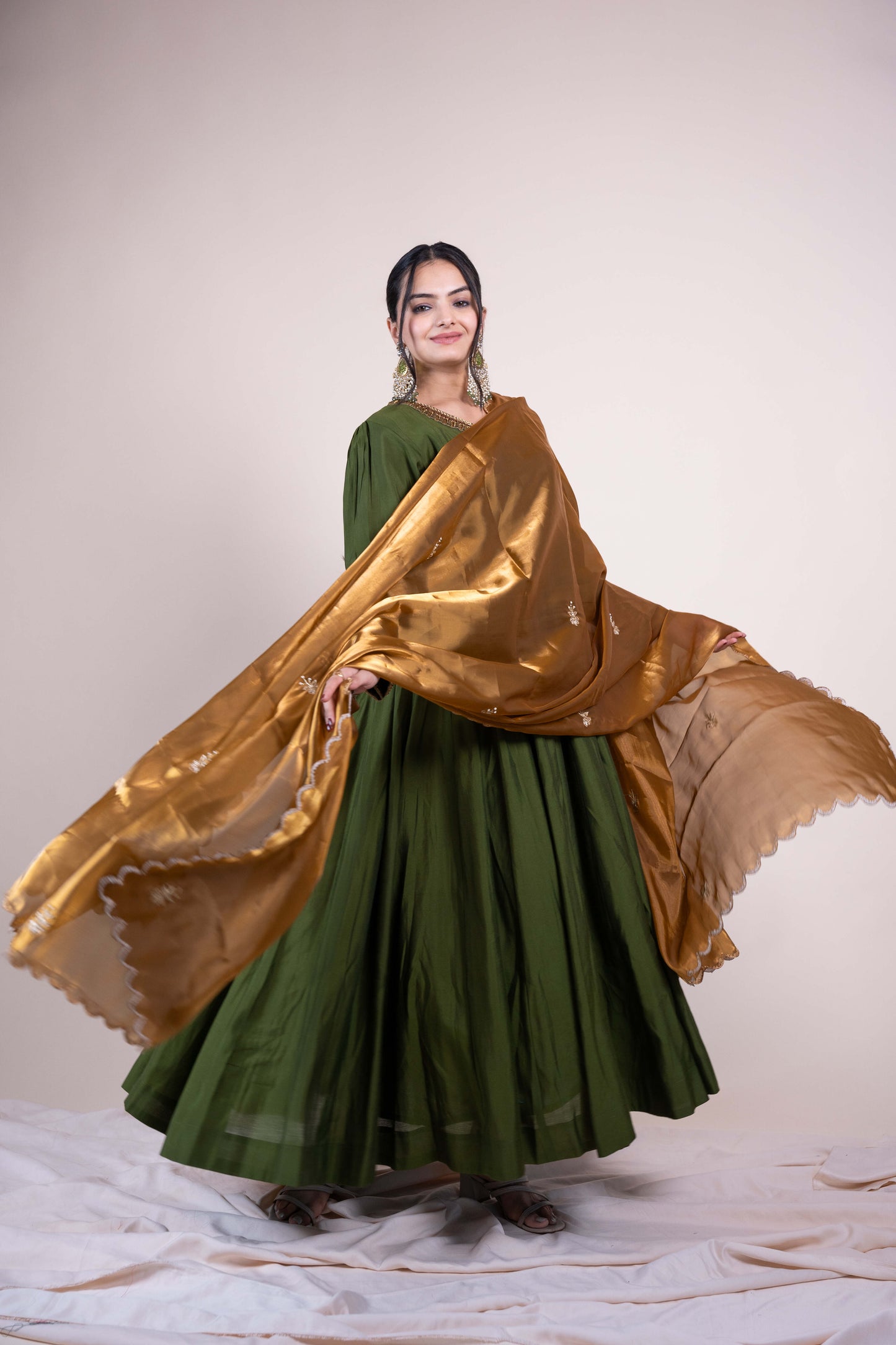 Mehndi Riwaayat Anarkali With Golden Duppta