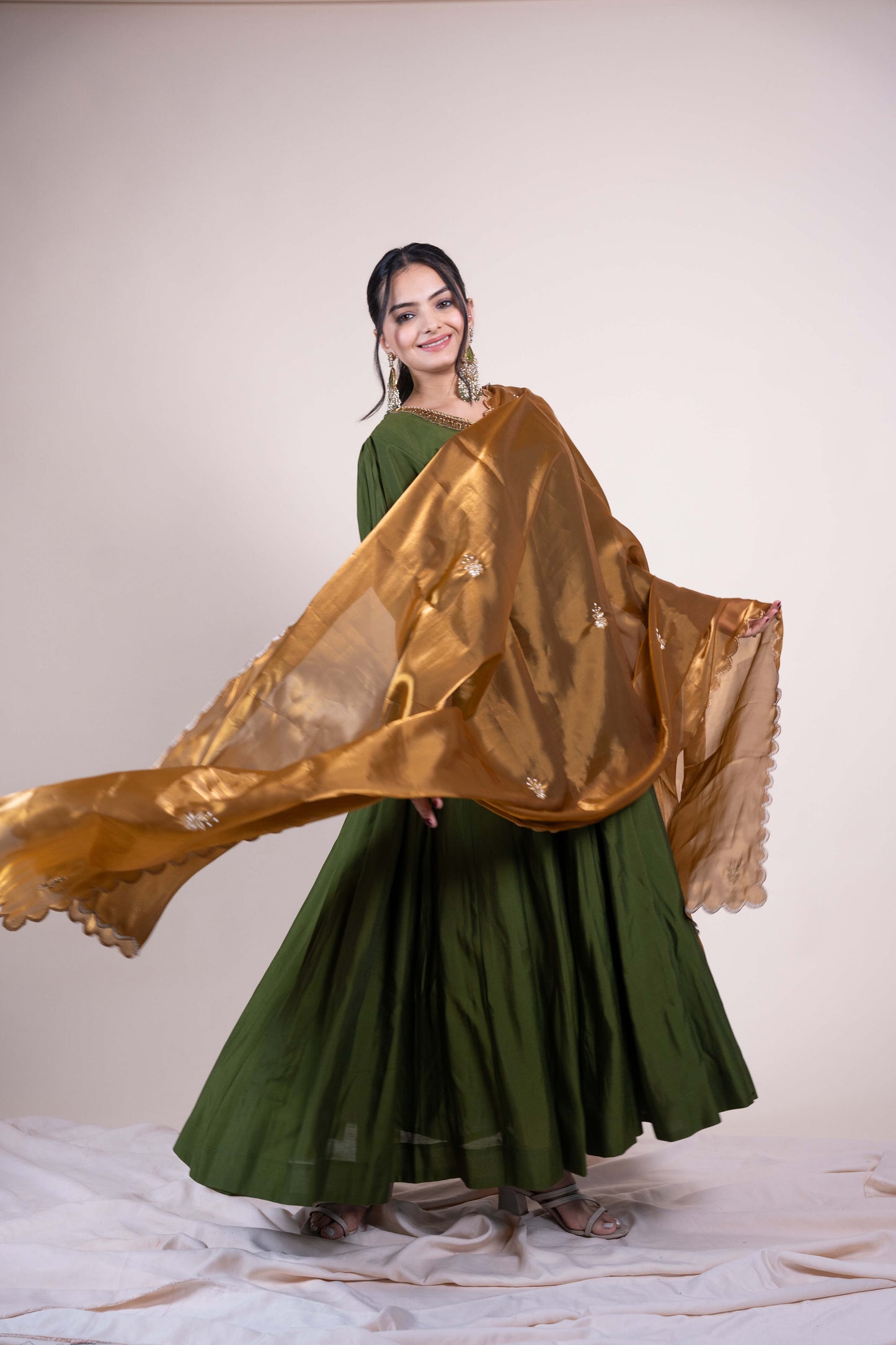 Mehndi Riwaayat Anarkali With Golden Duppta