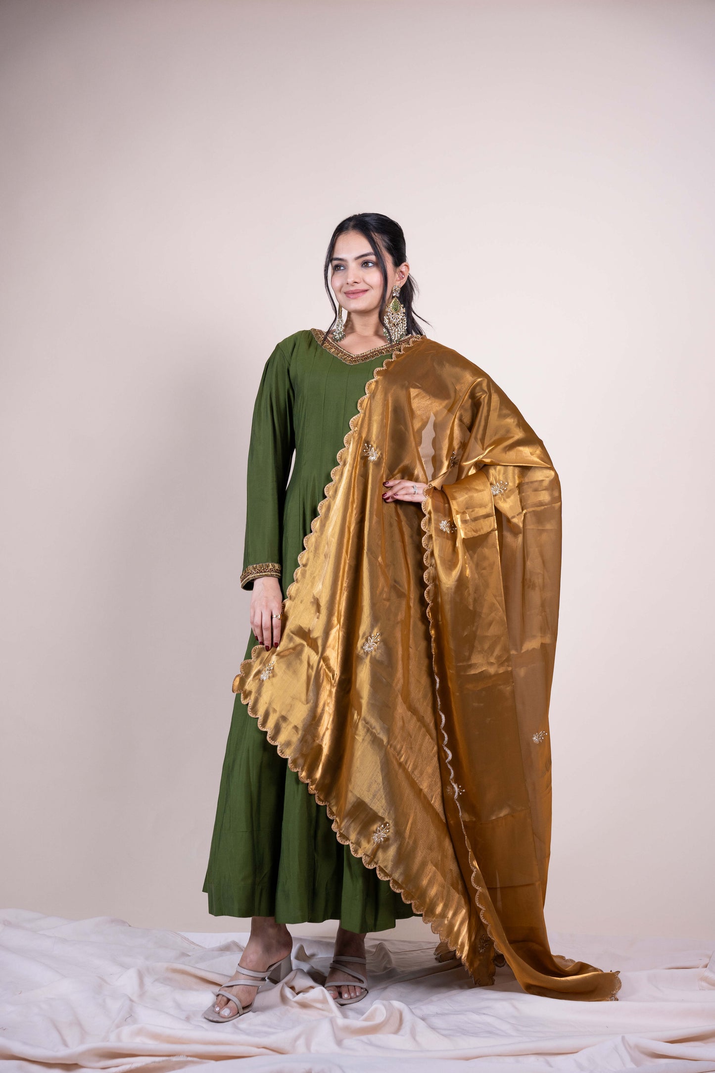 Mehndi Riwaayat Anarkali With Golden Duppta