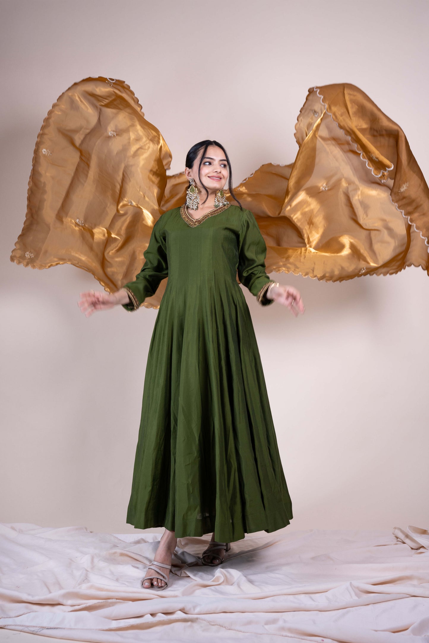 Mehndi Riwaayat Anarkali With Golden Duppta